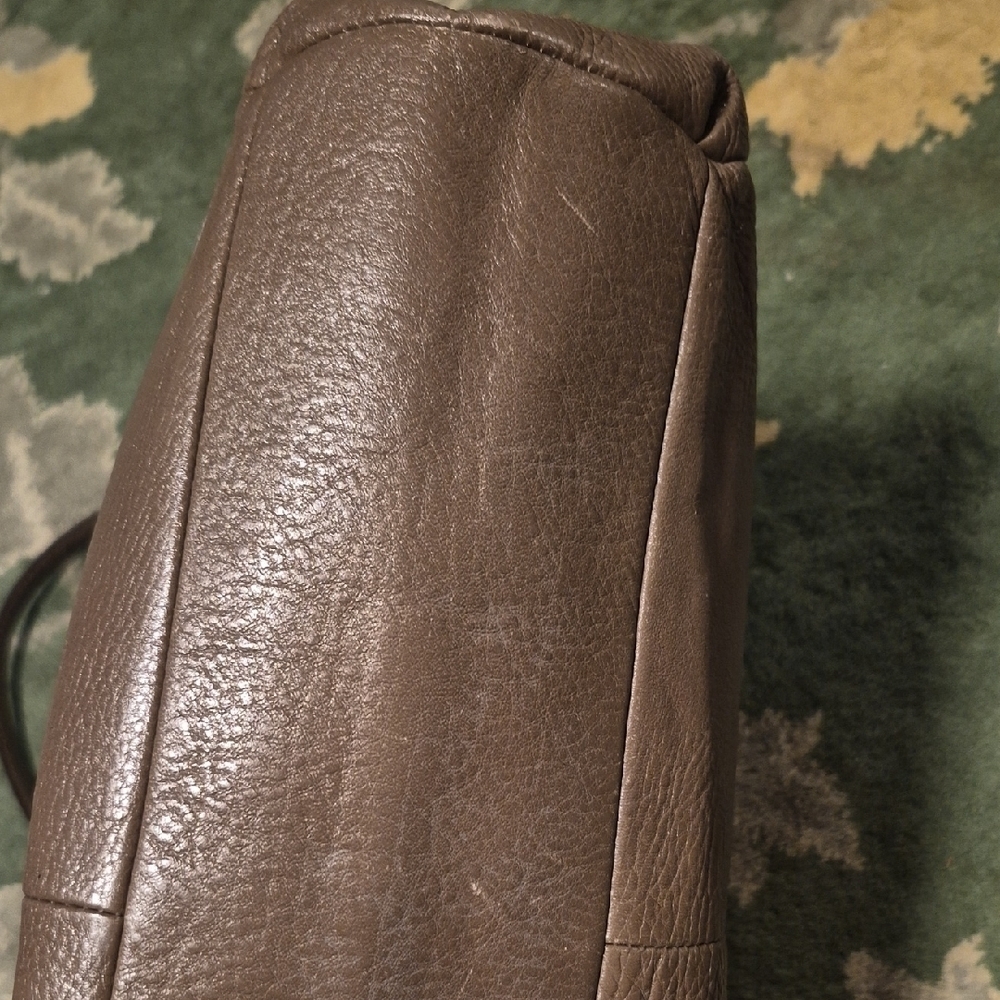 Classic Leather Tote Bag in Brown - Picture 11 of 15
